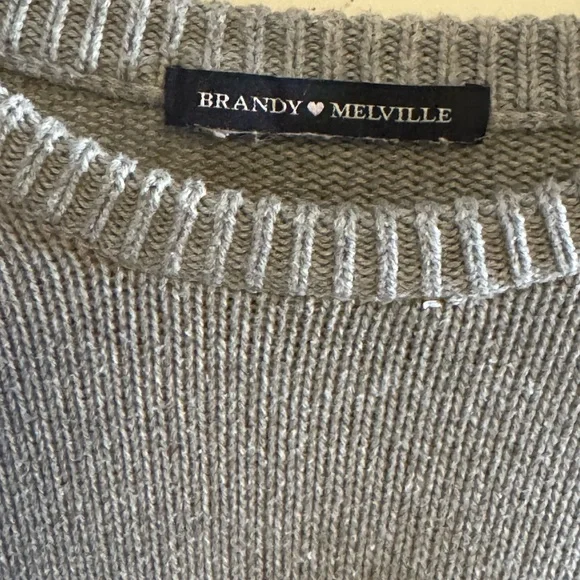 Brandy Melville Gray Knit Sweater - Picture 2 of 4
